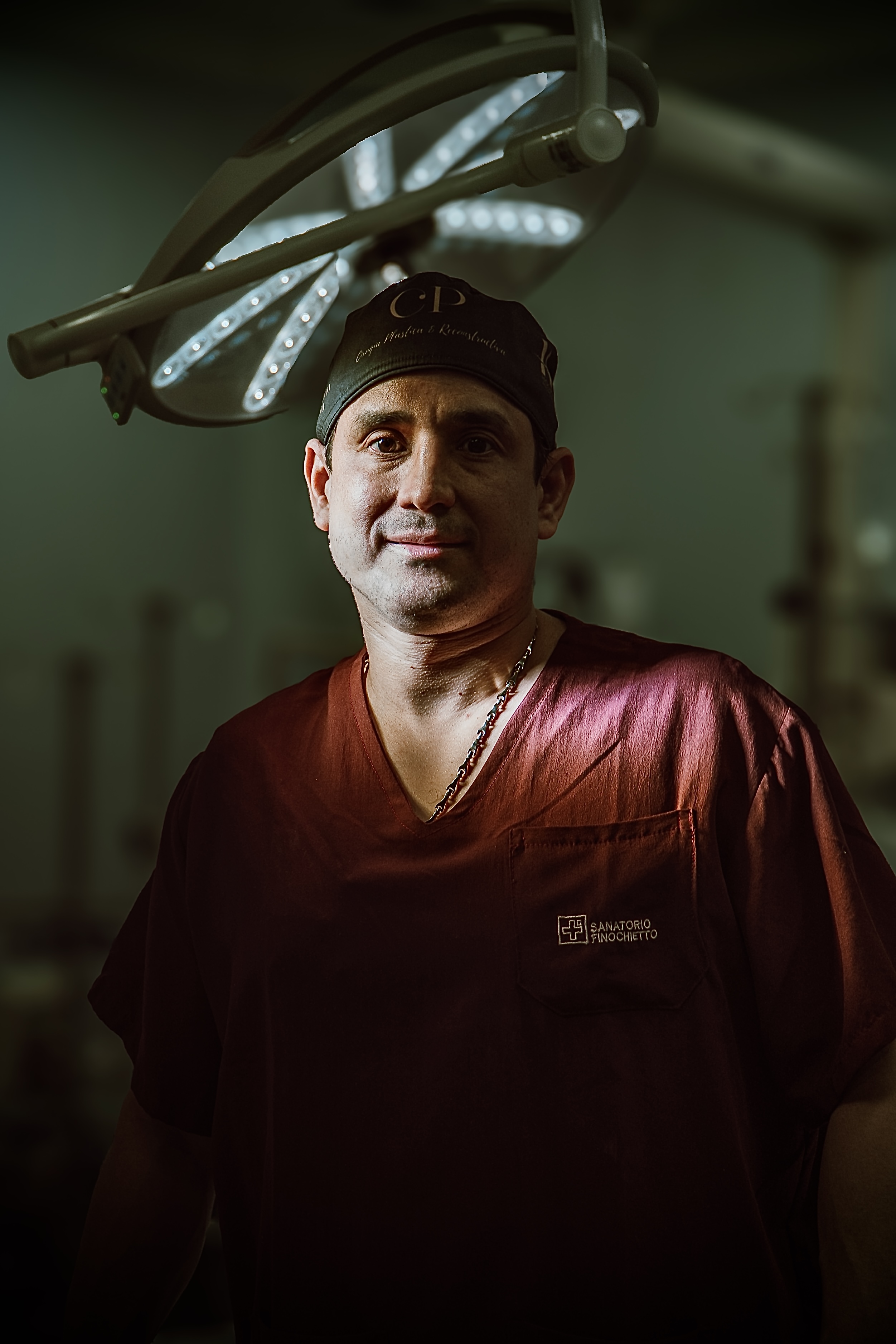Foto profesional del Dr. Gustavo Riaño